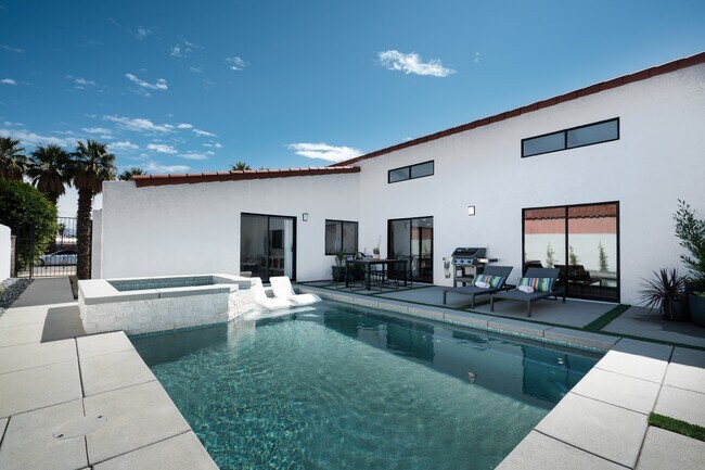 Foto del edificio - 45035 Palm St