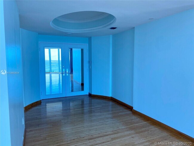 Foto del edificio - 300 South Pointe Dr