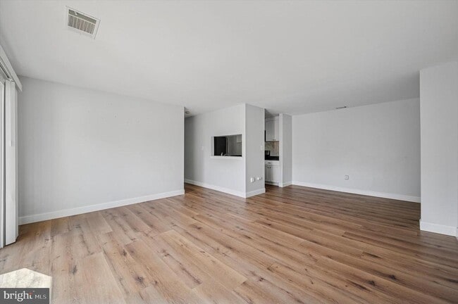 Building Photo - 206 Hickory Ct