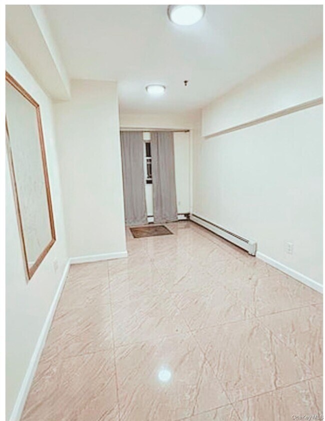 Foto del edificio - 64-22 Wetherole St