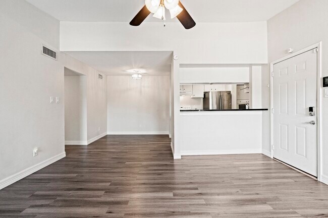 Foto del edificio - 3300 Pebblebrook Dr