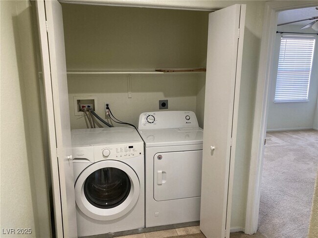 Foto del edificio - 752 Spotted Eagle St