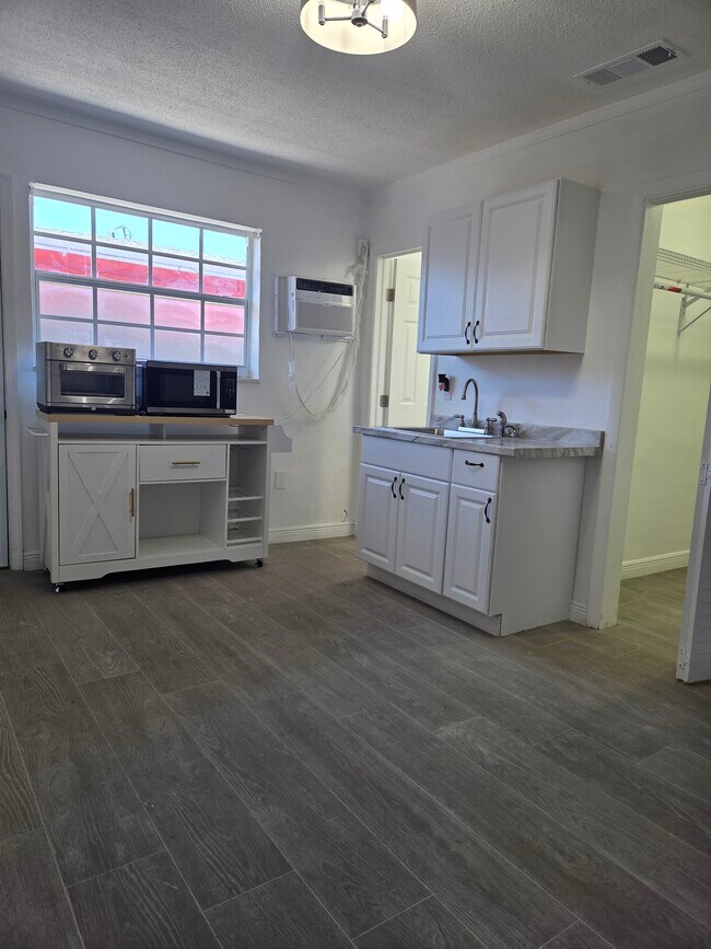 Foto del edificio - 448 E 40th St
