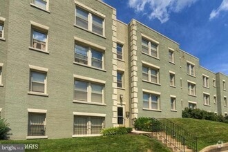 Building Photo - 4408 1st Pl NE