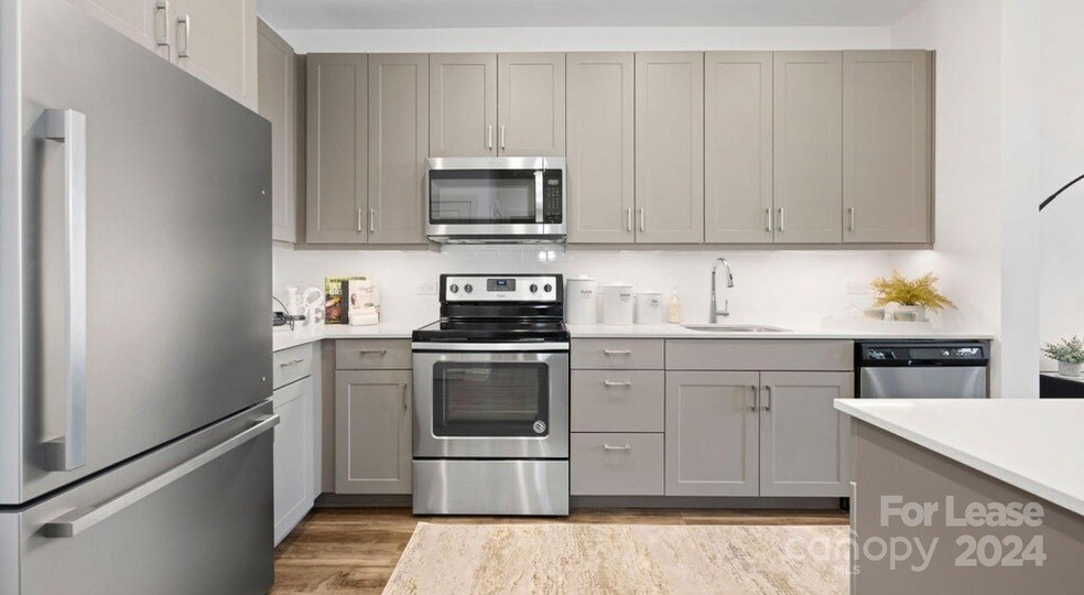 Foto principal - 145 New Bern St
