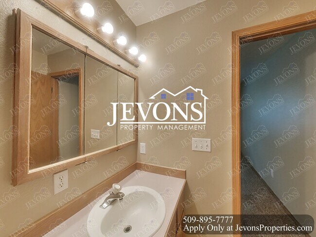 Foto del edificio - Make this your new home 3 Bedrooms, 2 Bathrooms Duplex in Selah