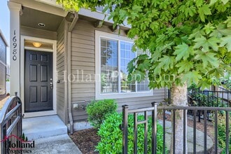 Building Photo - 16980 NW Shadow Hills Ln