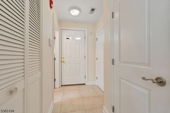 Foto del edificio - 453 Springfield Ave