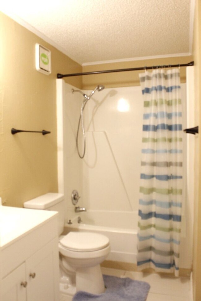 Building Photo - COZY 1-BEDROOM/1BATHROOM EAST ORLANDO