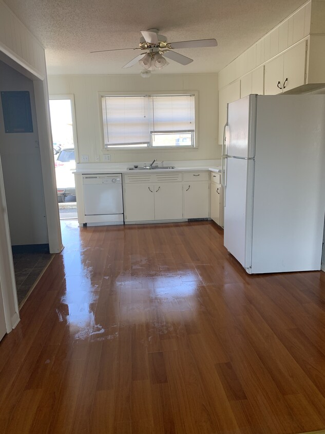 Primary Photo - 4551 W 3rd St