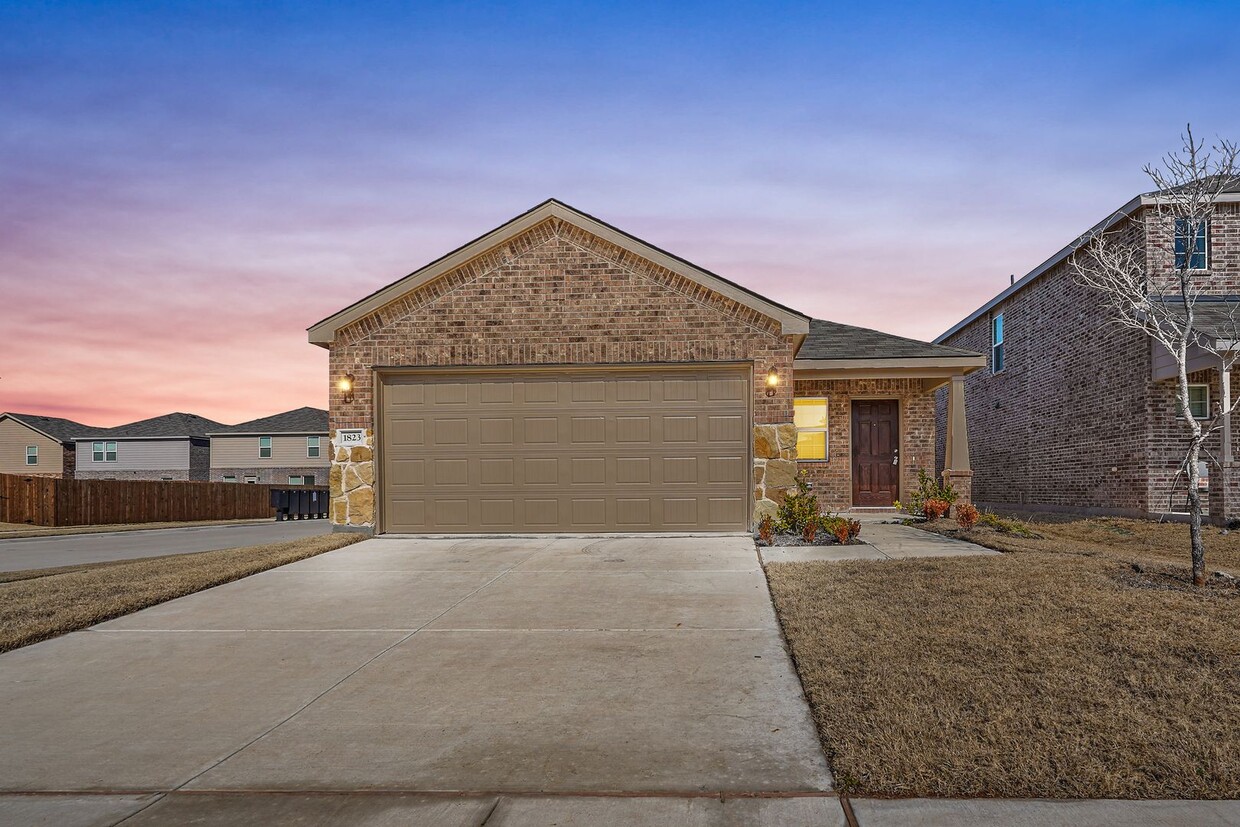 Primary Photo - Stunning New Build in Forney, TX – Near La...