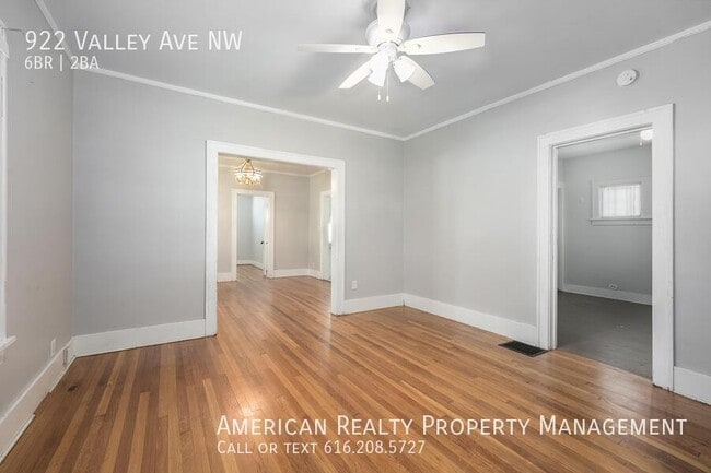 Building Photo - 922 Valley Ave NW