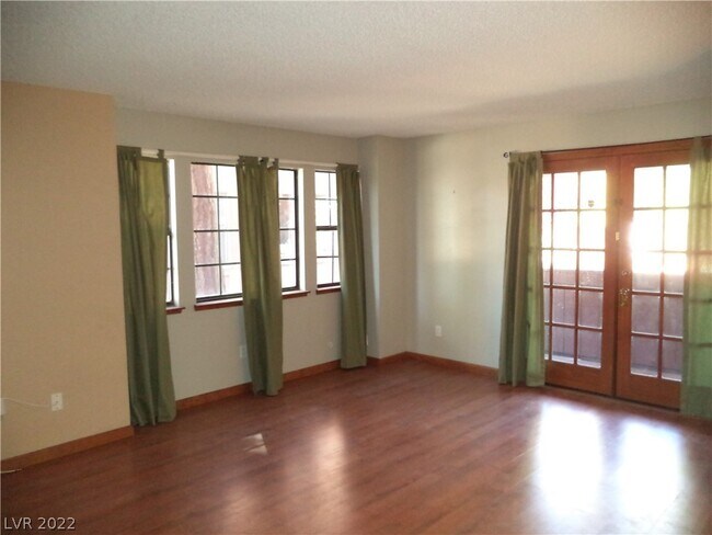 Foto del edificio - 5899 Laredo St