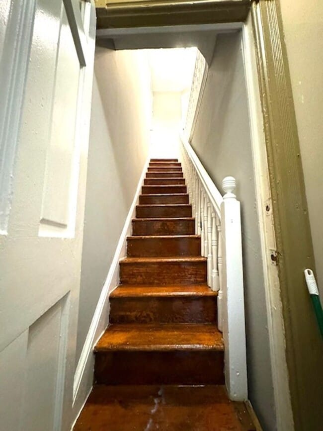 Photo - 331 E St NE Apartment