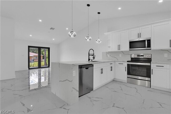 Foto del edificio - 4921 Leonard Blvd S