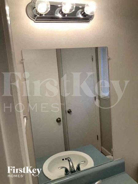 Foto del edificio - 2055 Pinella Dr