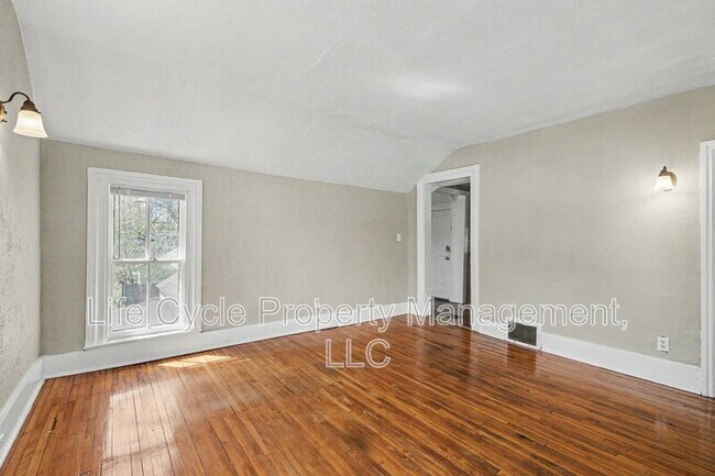 Foto del edificio - 329 Charles Ave SE