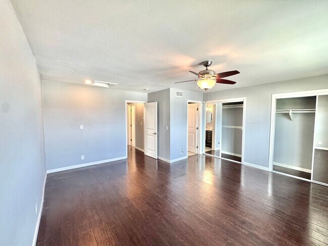 Foto del edificio - Huge Oak Park Home! 4bd/2.5ba house with incredible yard w/ VIEWS + spa, A/C, garage, W/D!