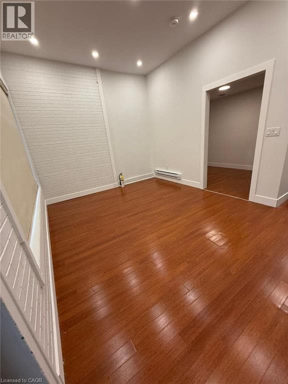 Photo du bâtiment - 69 Hellems Ave