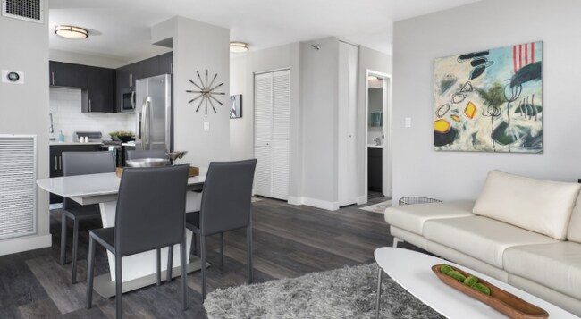 Foto del edificio - 903 N State St