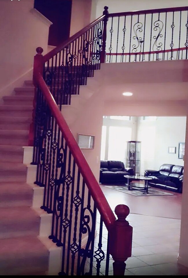 Entry - 6620 Mission Rdg