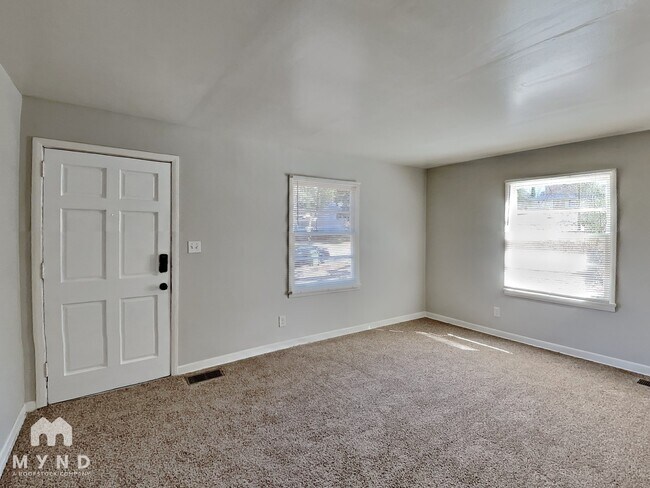 Foto del edificio - 3791 Clovis Ct NW