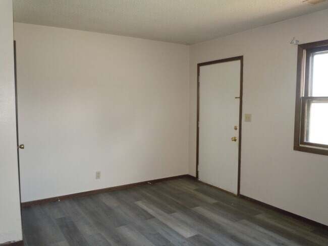 Building Photo - 44 Bellevue Dr