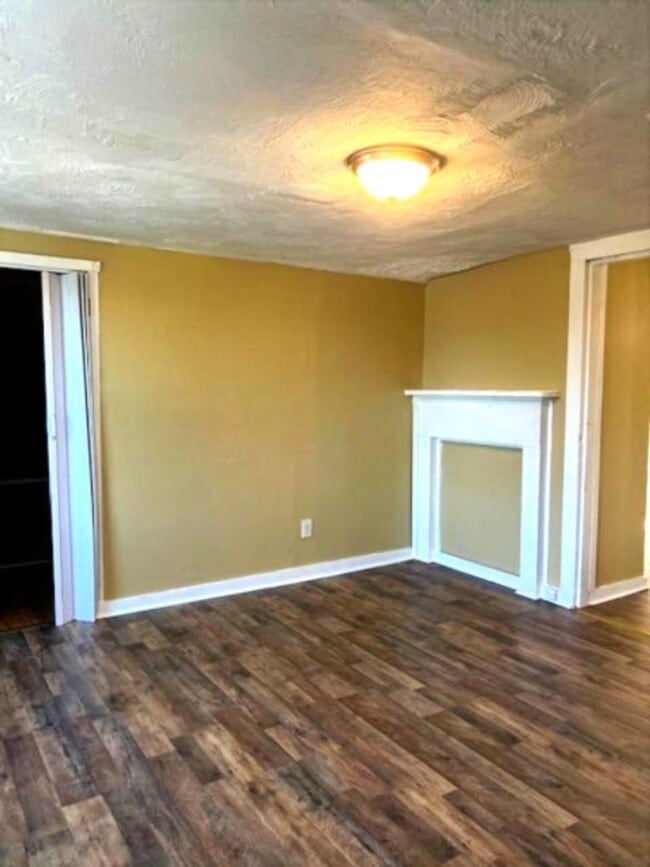 Building Photo - 208 Sherburne St