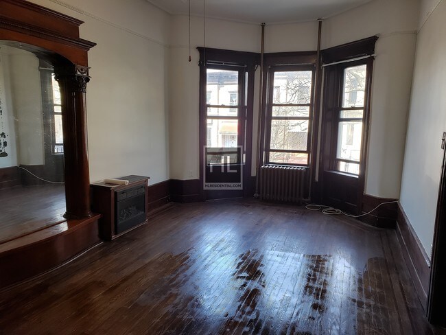 Building Photo - 570-545 45th St