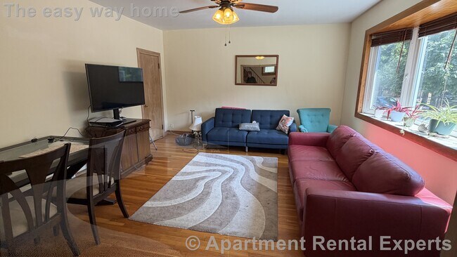 Foto del edificio - 131 Rindge Ave