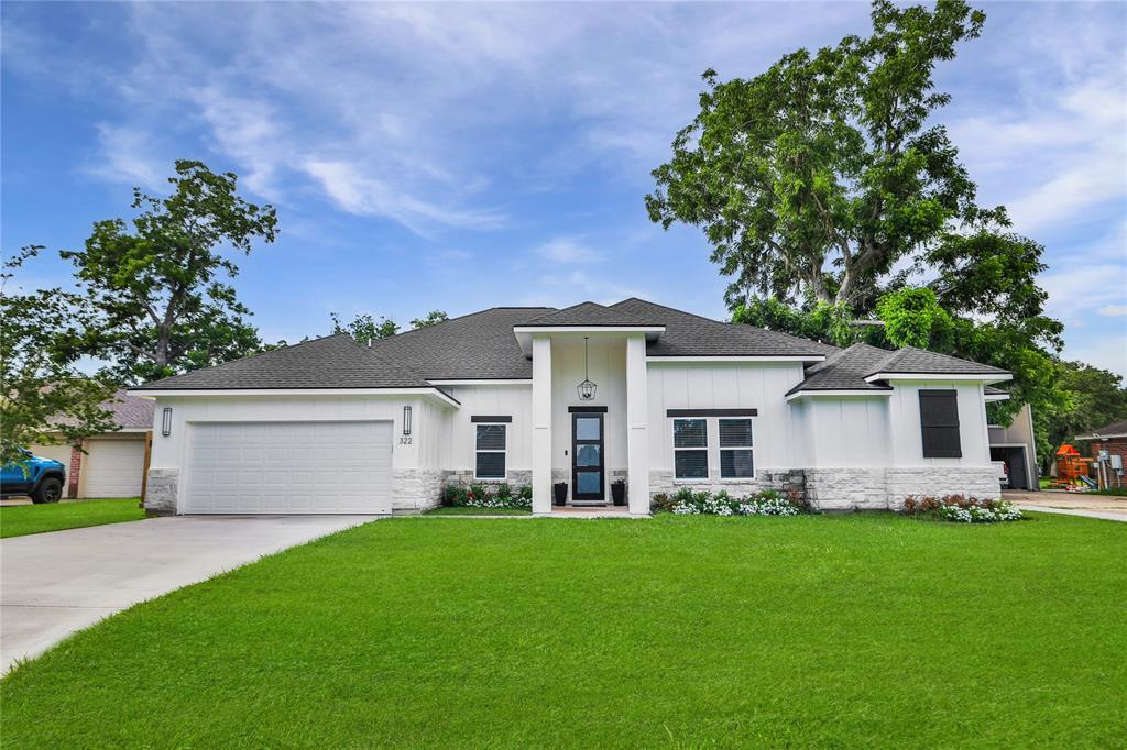Foto principal - 322 S Amherst Dr