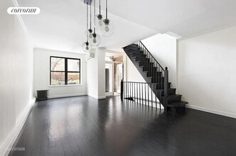 Building Photo - 131 W 82 St