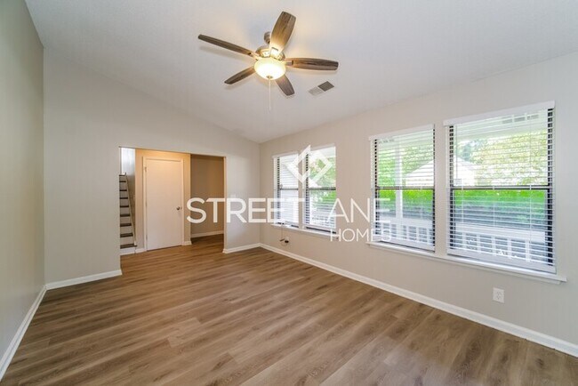Foto del edificio - Half Off First Months Rent!