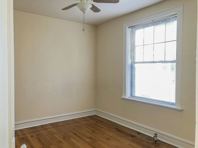Building Photo - 3618 N Marshfield Ave