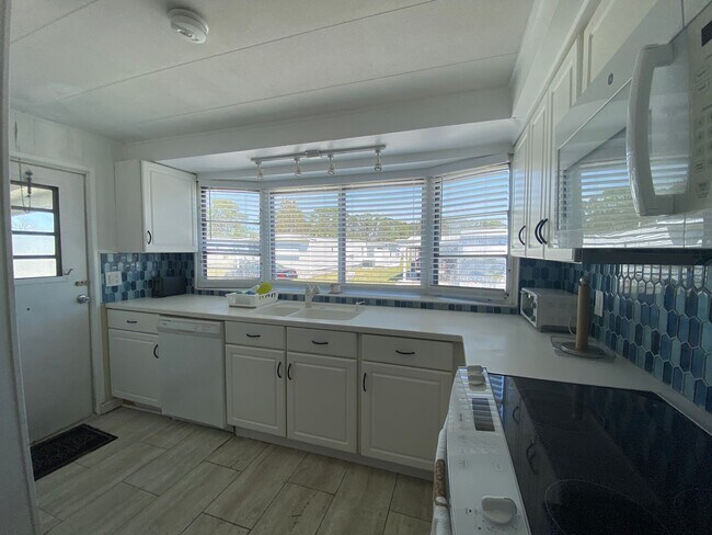 Building Photo - Holiday Park *short or long term rental av...
