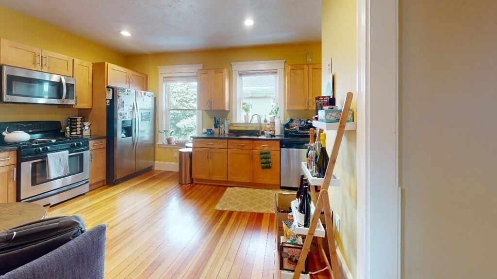 Primary Photo - 17 Bradbury Ave