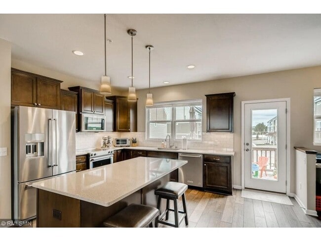 Building Photo - Spacious Modern Townhome in Prime Apple Valley Location | 4 Bed 4 Bath for $2,999!