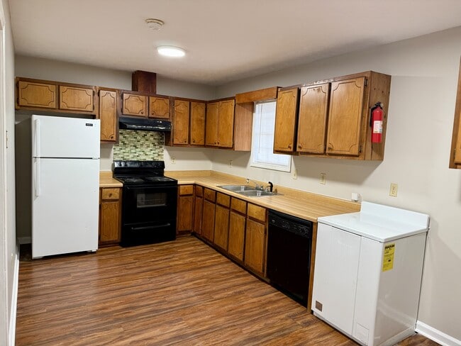 Building Photo - 116 Cottonwood Dr