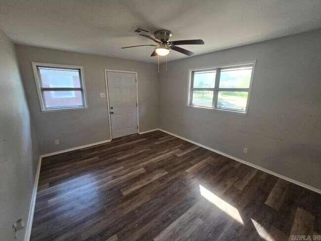 Building Photo - 620 Neal St