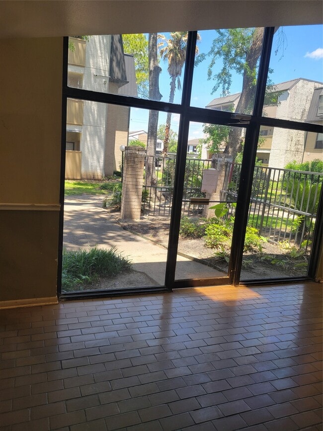 Building Photo - 8425 Hearth Dr