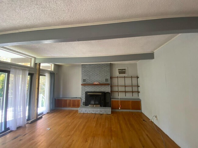 Foto del edificio - 218 Hillside Dr