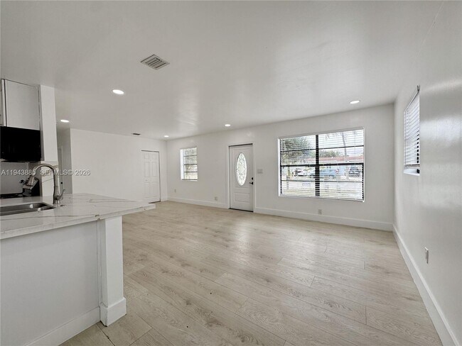 Building Photo - 631 N 68th Terrace