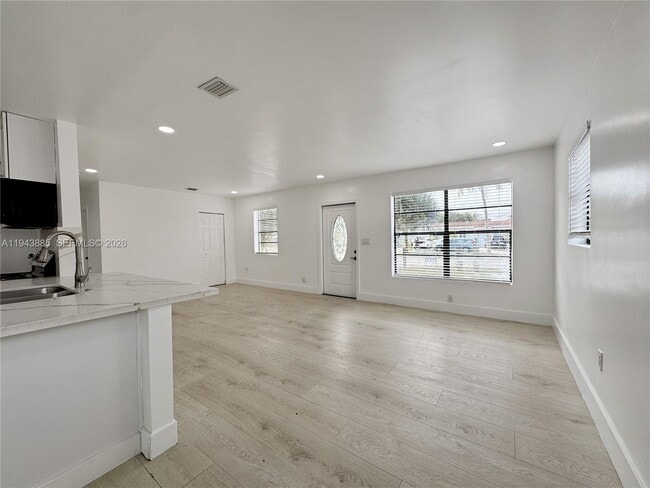 Foto del edificio - 631 N 68th Terrace