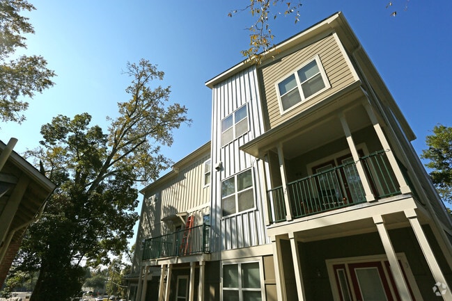 Building Photo - 721