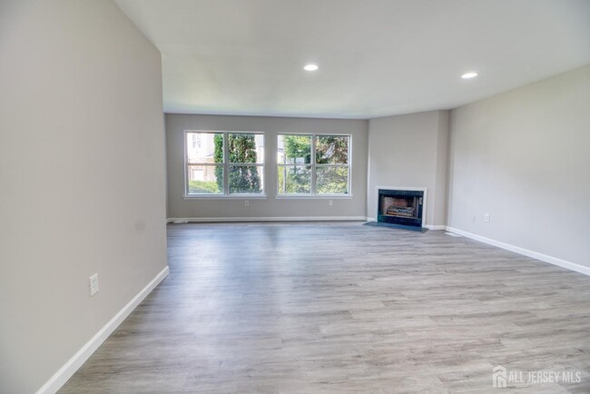 Building Photo - 149 Keswick Dr