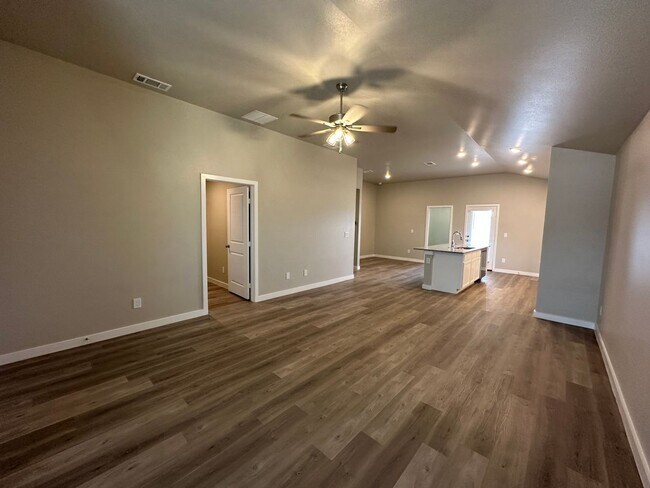 Foto del edificio - Awesome 3 Bedroom 2 bathroom!