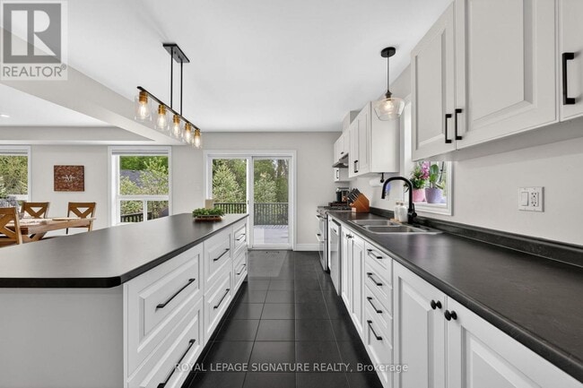 Building Photo - 340 Wild Rose Dr