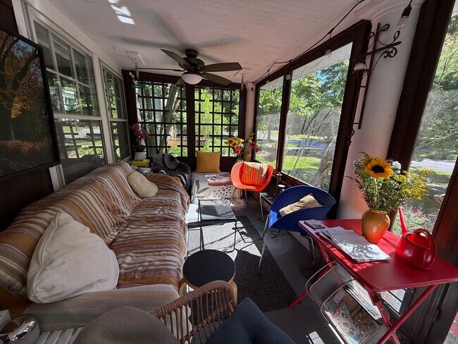 Foto del edificio - 2425 Demington Dr