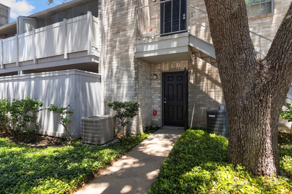 Primary Photo - 10835 Braes Bend Dr