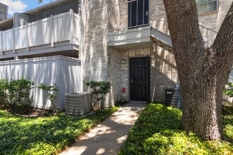 Building Photo - 10835 Braes Bend Dr